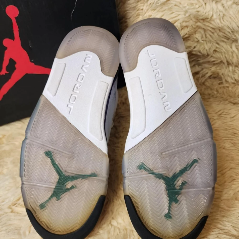 Jordan Sneakers White and Purple